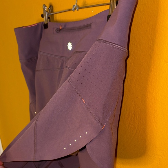 Athleta Womens Run With It Shorts in Volcano Violet Purple Like NWOT Medium - Picture 4 of 9